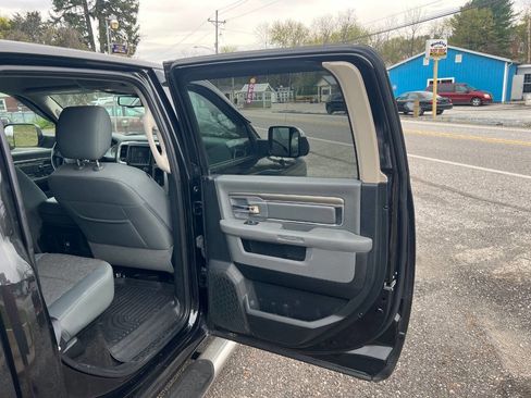 Used 2017 RAM 1500 Big Horn image 25