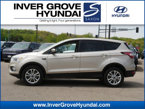 Used 2017 Ford Escape SE AWD/4WD image 1