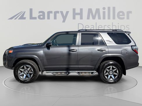 Used 2020 Toyota 4Runner TRD Off-Road Premium AWD/4WD image 2