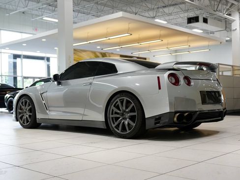 Used 2016 Nissan GT-R Premium AWD/4WD image 9