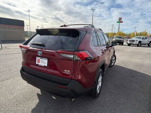Certified 2021 Toyota RAV4 XLE w/ Convenience Package AWD/4WD image 5
