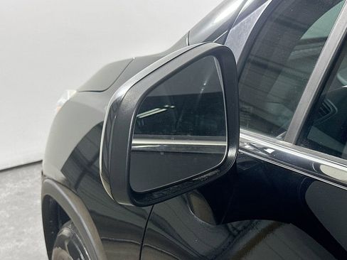 Used 2019 Chevrolet Trax LT w/ LT Convenience Package FWD image 36