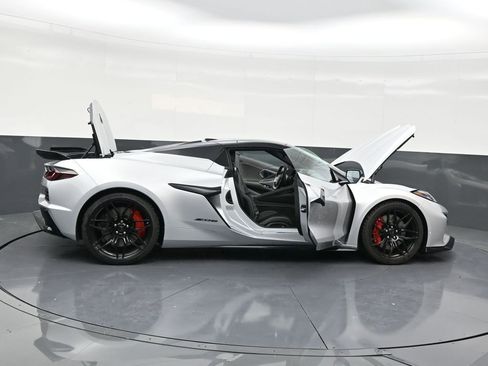 Used 2026 Chevrolet Corvette Z06 w/ Stealth Interior Trim Package RWD image 29