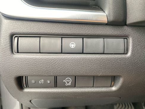 Used 2023 Nissan Rogue SV FWD image 21