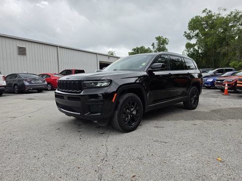 Used 2025 Jeep Grand Cherokee L Altitude AWD/4WD image 2