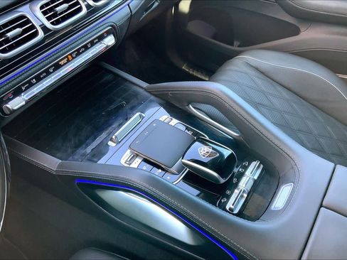 Used 2024 Mercedes-Benz Maybach GLS 600 4MATIC image 17