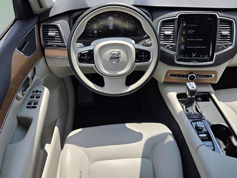 Used 2021 Volvo XC90 T6 Momentum w/ Protection Package Premier AWD/4WD image 31