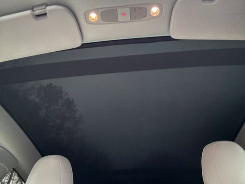 Used 2021 Tesla Model Y Long Range image 24