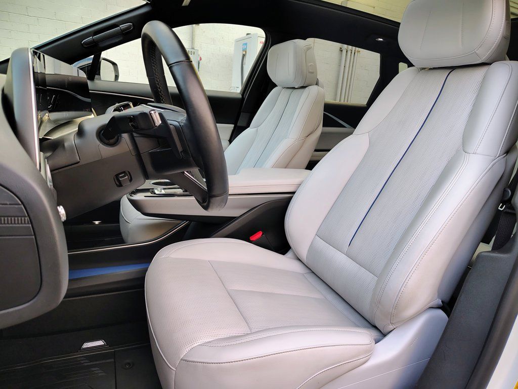 Used 2024 Cadillac Lyriq Luxury AWD/4WD image 23