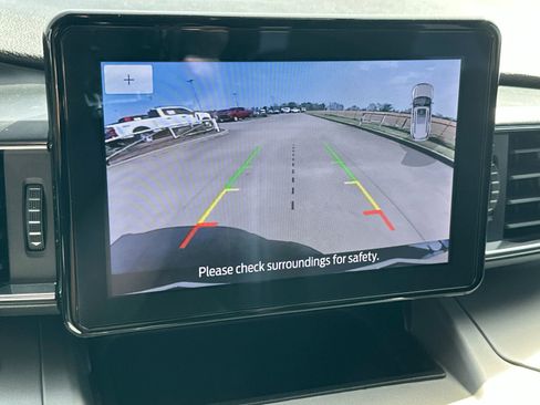 Used 2022 Ford Explorer XLT w/ Equipment Group 202A image 18