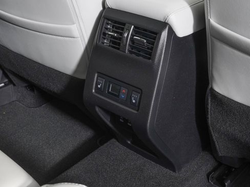 Used 2025 Mitsubishi Outlander SEL image 9