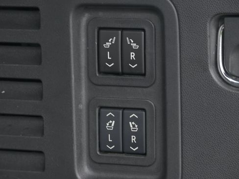 Used 2024 Chevrolet Traverse RS AWD/4WD image 38