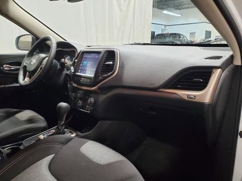 Used 2014 Jeep Cherokee Latitude w/ Comfort/Convenience Group image 12