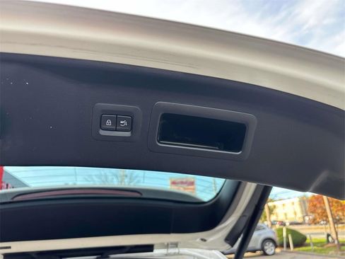 Used 2024 MAZDA CX-90 Plug-In Hybrid w/ Premium Pkg image 17