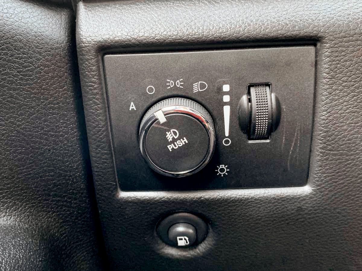Used 2013 Jeep Grand Cherokee Overland w/ Advance Technology Group AWD/4WD image 22