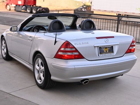 Used 2002 Mercedes-Benz SLK 320 image 7