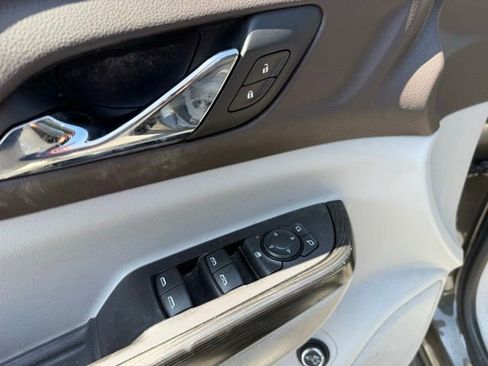 Used 2020 GMC Acadia SLT FWD image 26