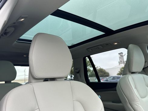 Certified 2025 Volvo XC90 T8 Plus w/ Protection Package image 21