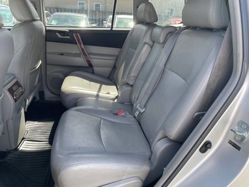 Used 2012 Toyota Highlander Limited w/ Tow Pkg image 9