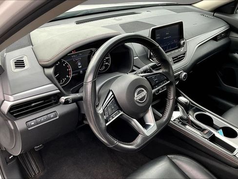 Used 2024 Nissan Altima 2.5 SR FWD image 17