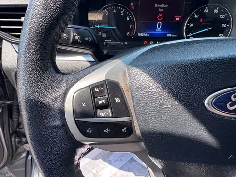 Used 2022 Ford Explorer XLT AWD/4WD image 13