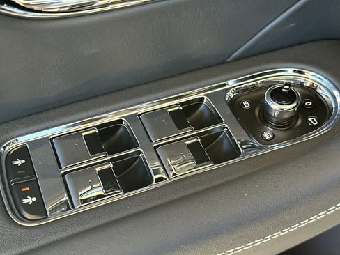 New 2025 Bentley Flying Spur Plug-In Hybrid image 15