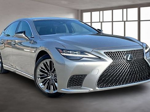Used 2022 Lexus LS 500 w/ Accessory Package (Z2) RWD image 3
