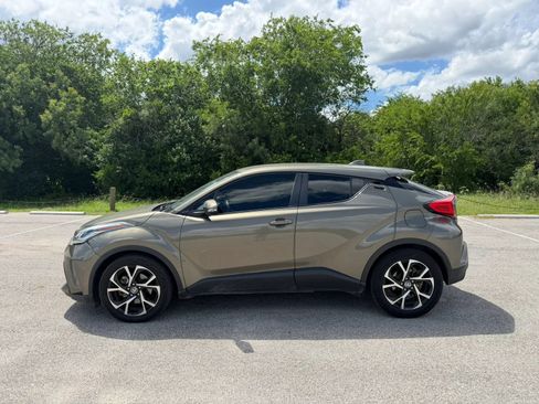 Used 2021 Toyota C-HR XLE FWD image 4