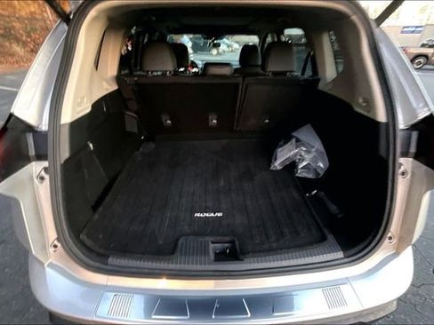 Used 2024 Nissan Rogue SV w/ SV Premium Package image 21