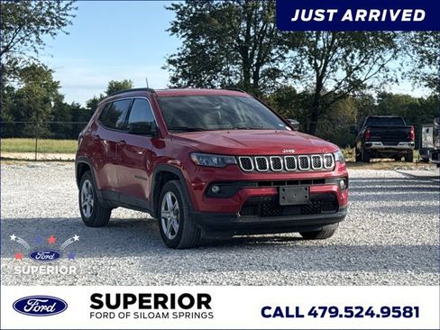 Used 2024 Jeep Compass Latitude AWD/4WD image 1