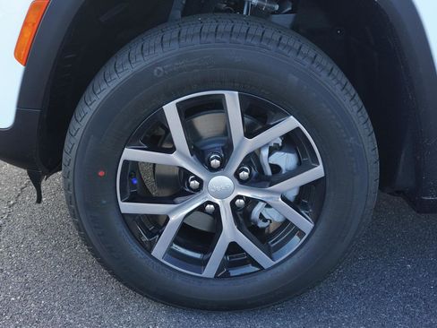 New 2025 Jeep Grand Cherokee Limited w/ Trailer Tow Package image 24