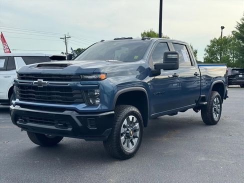 Used 2025 Chevrolet Silverado 2500 Custom w/ Custom Value Package AWD/4WD image 7