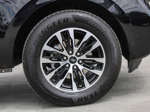 Used 2025 Ford Expedition Platinum AWD/4WD image 11