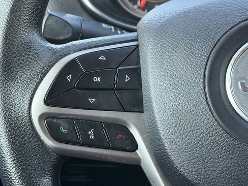 Used 2019 Jeep Cherokee Latitude w/ Popular Appearance Group FWD image 16