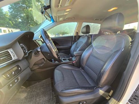Used 2017 Kia Niro FWD image 4
