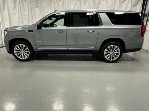 Used 2023 GMC Yukon XL Denali AWD/4WD image 4