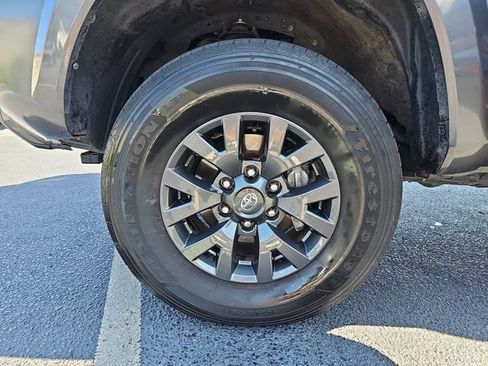 Used 2022 Toyota Tacoma SR5 w/ Technology Package RWD image 31