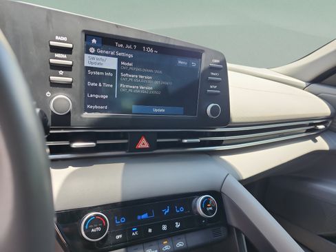 Certified 2025 Hyundai Elantra Sport FWD image 11