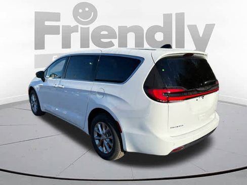 New 2026 Chrysler Pacifica Select image 7