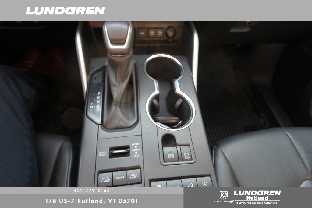 Used 2021 Toyota Highlander XLE AWD/4WD image 26