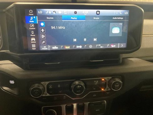 Used 2025 Jeep Wrangler Sport AWD/4WD image 14