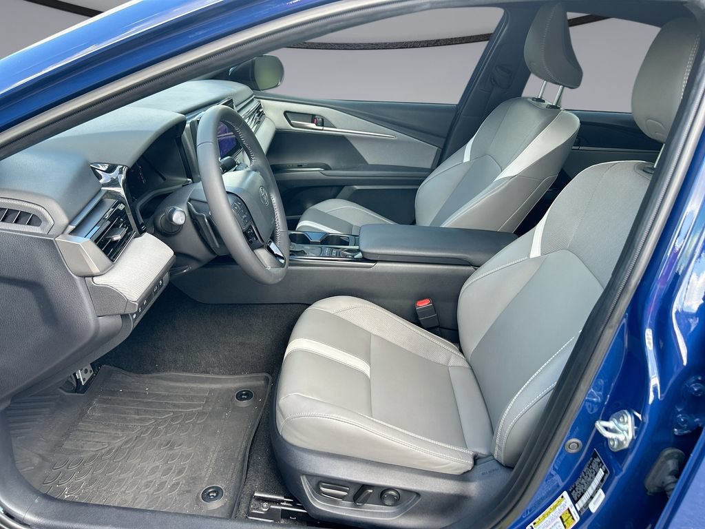 Used 2025 Toyota Camry SE w/ Convenience Package FWD image 11