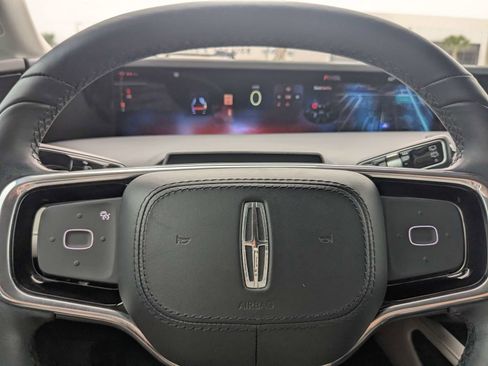 Used 2025 Lincoln Nautilus Premier AWD/4WD image 30