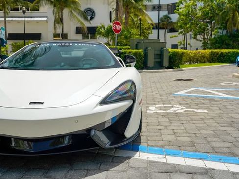Used 2017 McLaren 570S Coupe RWD image 8