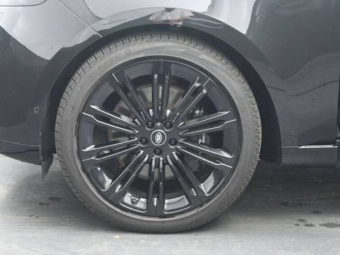 Used 2025 Land Rover Range Rover SE AWD/4WD image 32