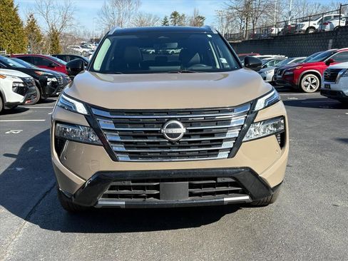 Used 2024 Nissan Rogue Platinum w/ Platinum Premium Package image 3