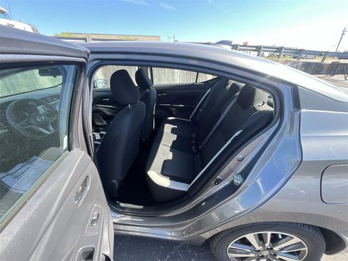 Used 2022 Nissan Versa SV image 21