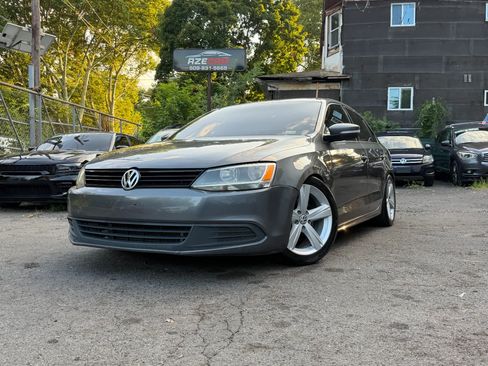Used 2014 Volkswagen Jetta SE FWD image 2