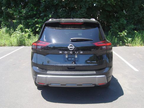 Used 2026 Nissan Rogue SL AWD/4WD image 5