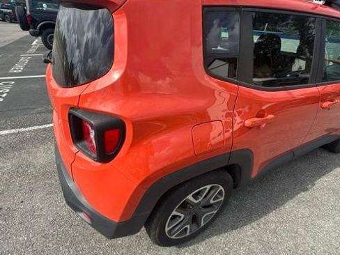 Used 2016 Jeep Renegade Latitude FWD image 25